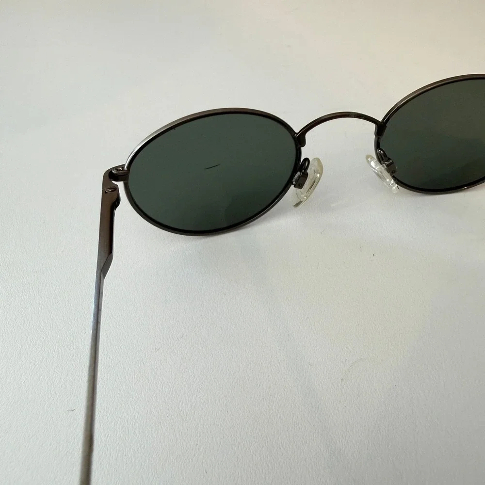 RE 801 Vintage Oval Sunglasses Gunmetal Metal Frame Italy 46-22 135mm